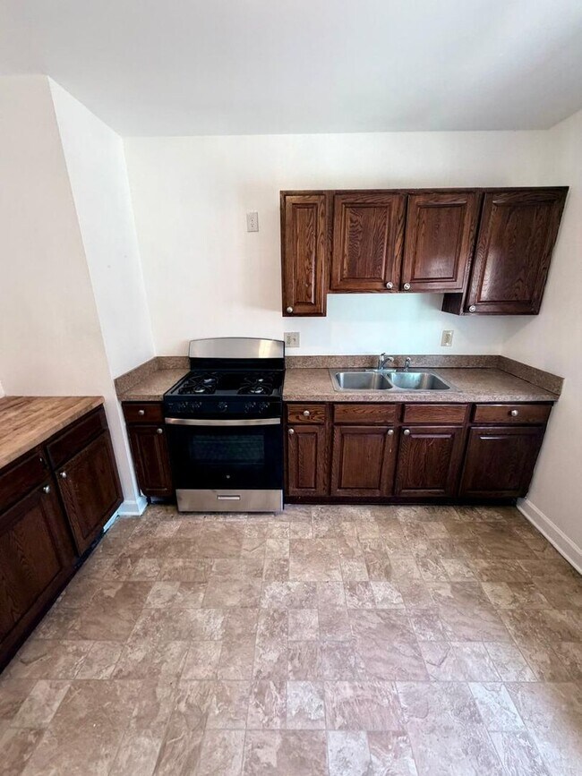 Foto del edificio - 14221 Glenside Rd