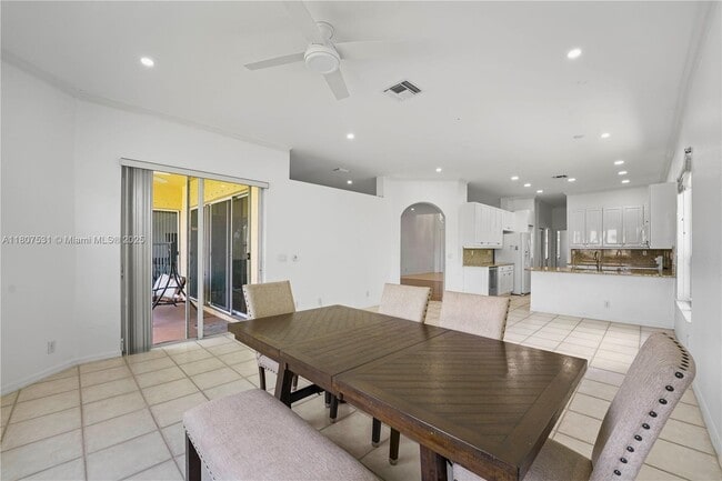 Building Photo - 4294 Diamond Ter