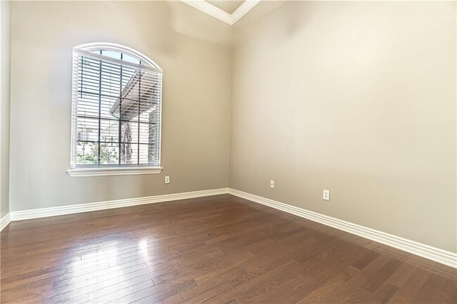 Building Photo - 709 SW Sterling Pl