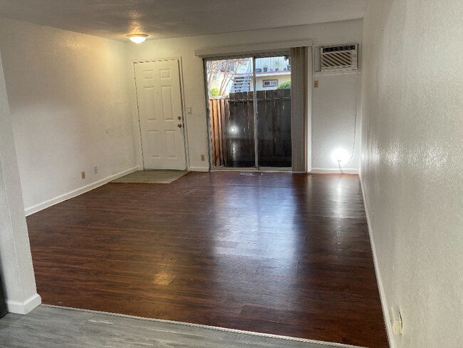 Foto del edificio - 1518 Moorpark Ave