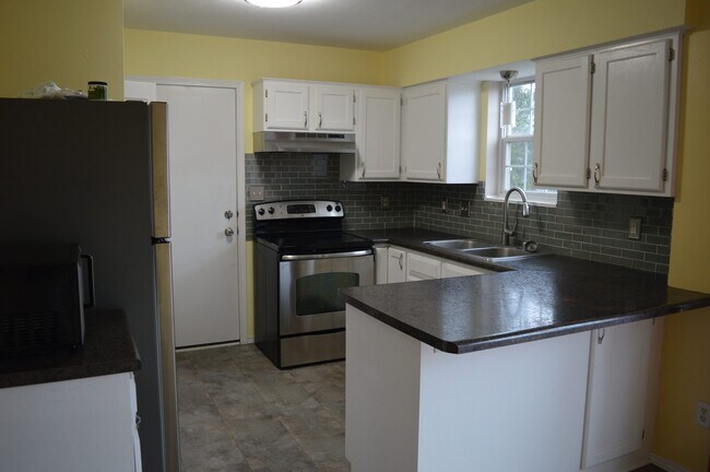 Building Photo - 5270 Summer Ridge Dr
