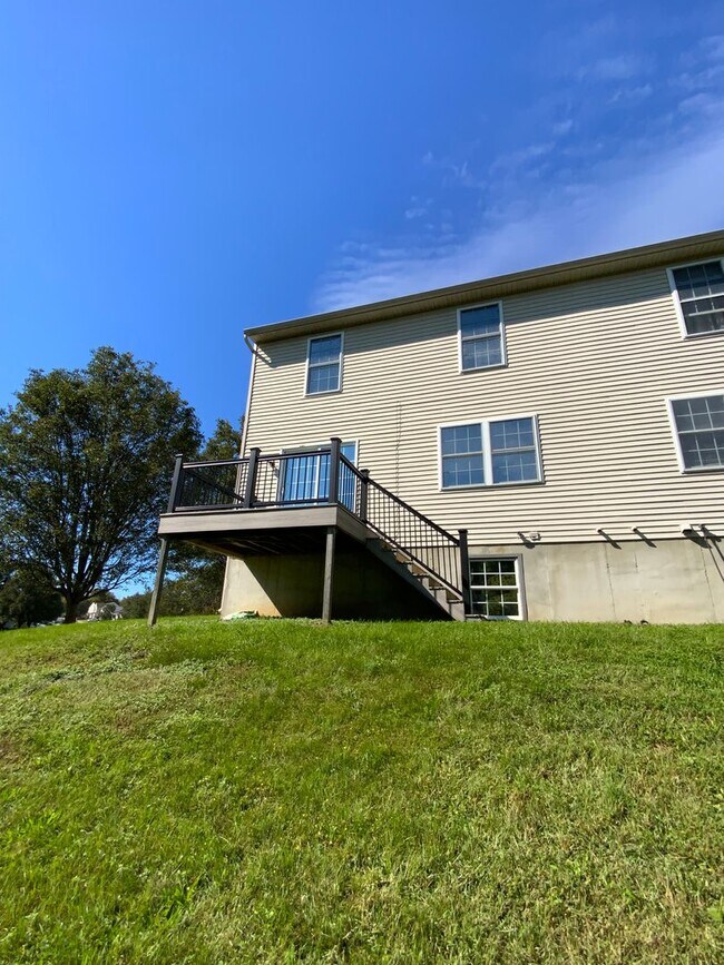 Foto del edificio - 301 Elmshire Dr