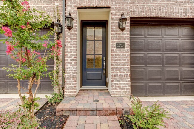 Foto del edificio - 2724 Dolce Oaks Dr