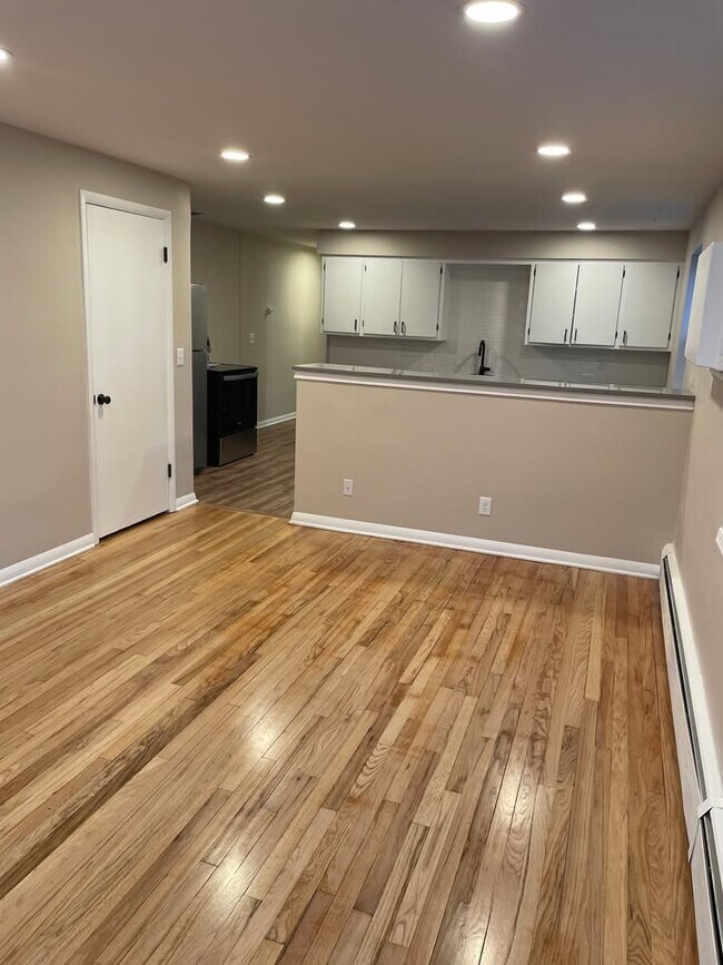 Building Photo - 415 Algoma St