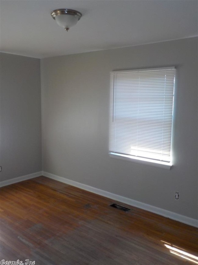 Building Photo - 13 Fair Oaks Dr