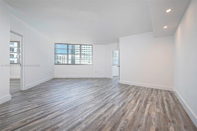 Foto del edificio - 801 Brickell Bay Dr