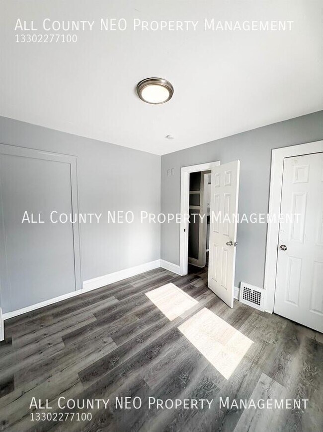 Foto del edificio - 3320 W 56th St