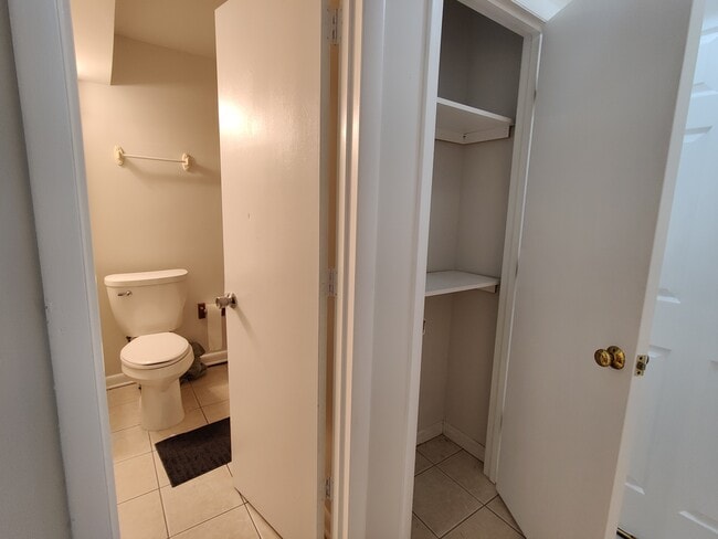 Building Photo - 5281 Daffodil Dr