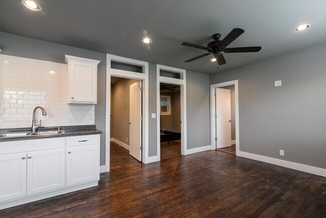 Living Room - 317 S Duncan St