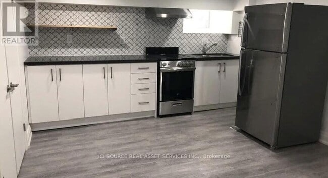 Building Photo - 179 Markham St