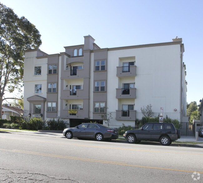 12916 Moorpark St, Studio City, CA 91604 Apartments in Studio City