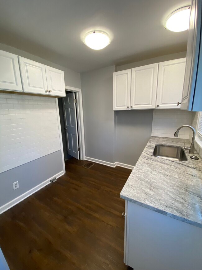 Building Photo - 2738 Ruhl Ave