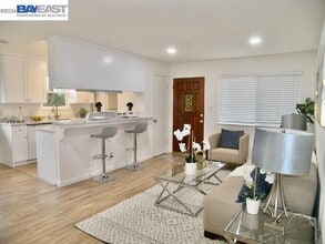 Building Photo - 2204 Segundo Ct