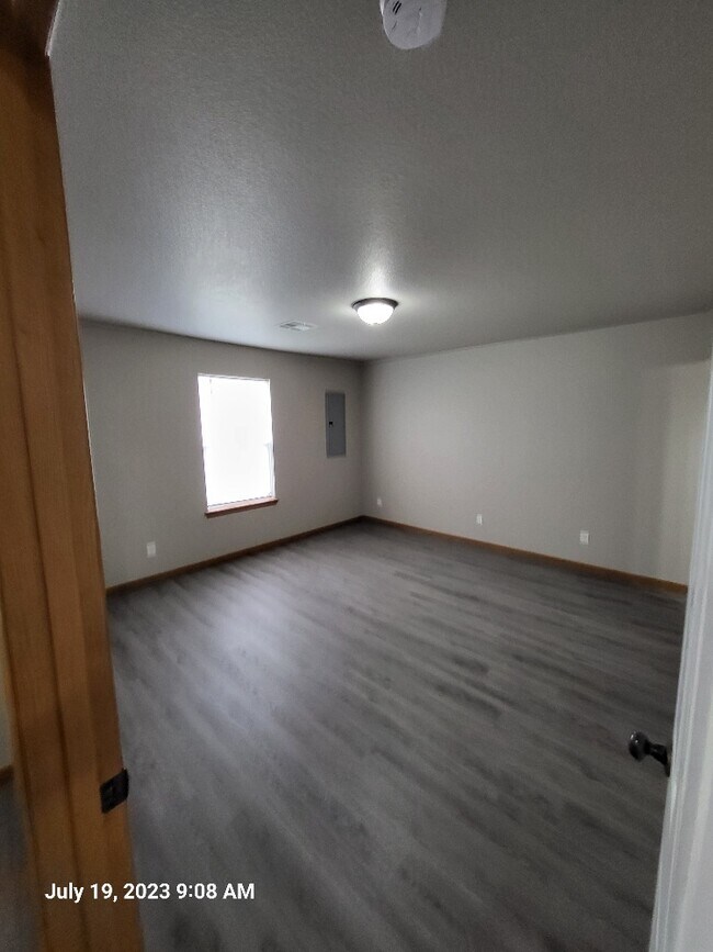Building Photo - 128 SE Rose Garden Ln