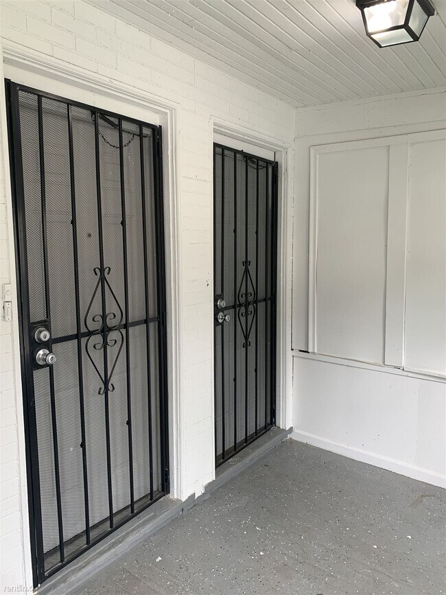 Building Photo - 2 br, 1 bath Duplex - 4278 Pitt St Upper Unit