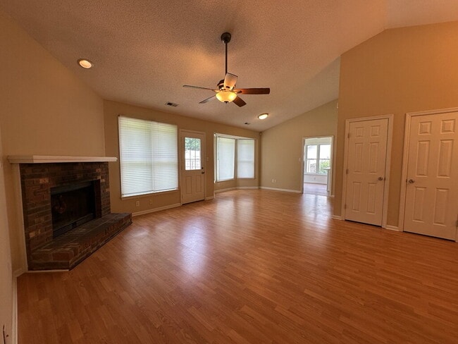 Building Photo - 237 Baytree Dr