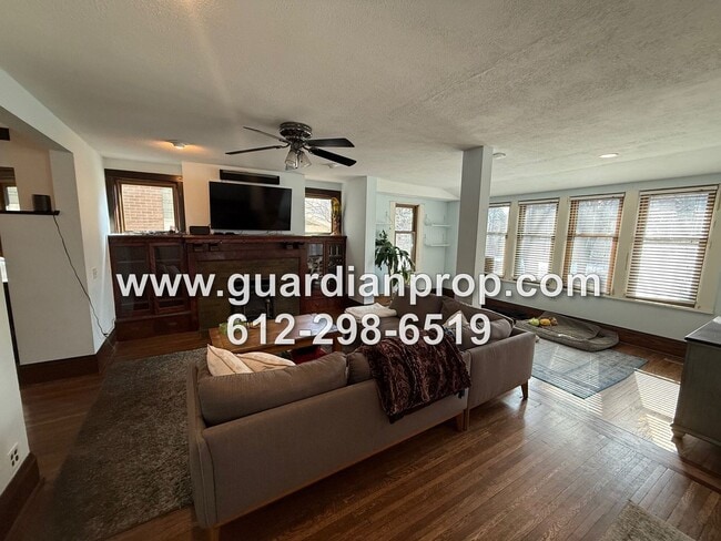 Building Photo - Merriam Park House Available May 1st, Updated Kitchen, Office, Fenced Yard, 2 Car Garage