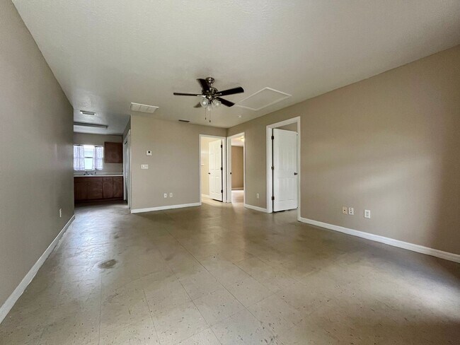 Foto del edificio - 2 Bed/1 Bath Duplex