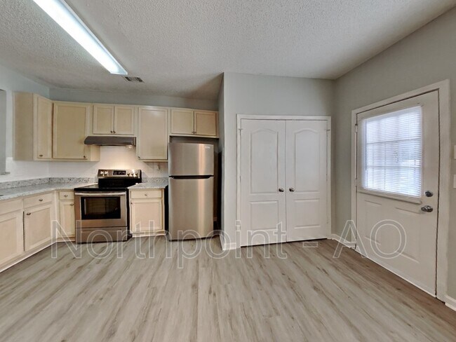 Foto del edificio - 8667 Thomas Rd