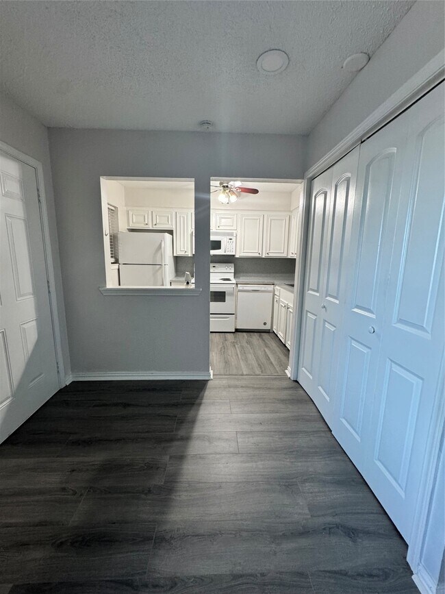 Foto del edificio - 107 E Willowick Ave