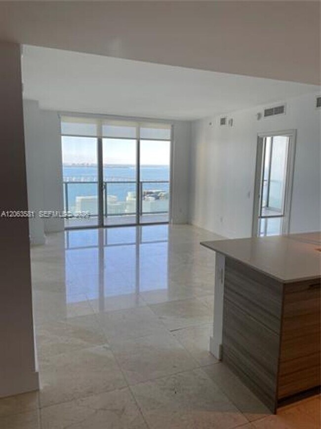 Foto del edificio - 1300 Brickell Bay Dr