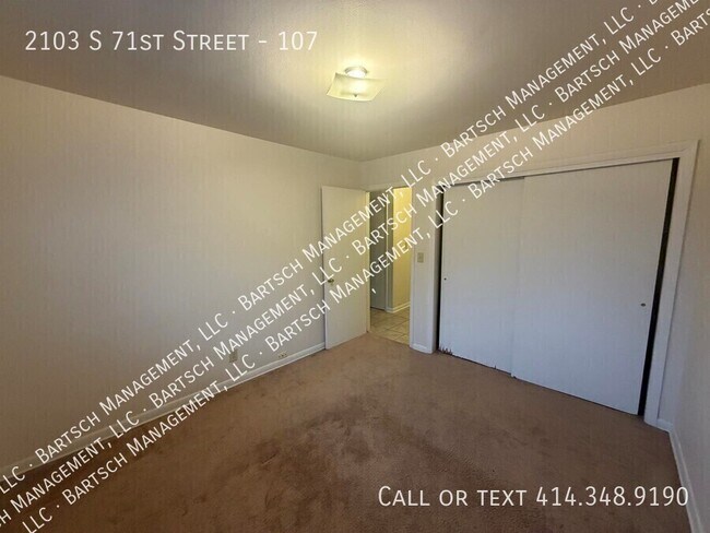 Foto del edificio - 2103 S 71st St