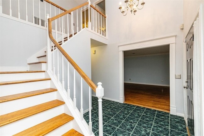 Building Photo - 11210 Willow Field Dr