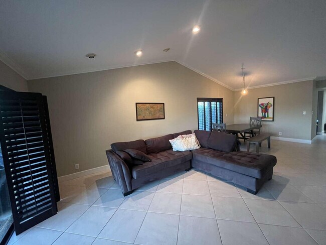 Foto del edificio - 16233 Laurel Dr