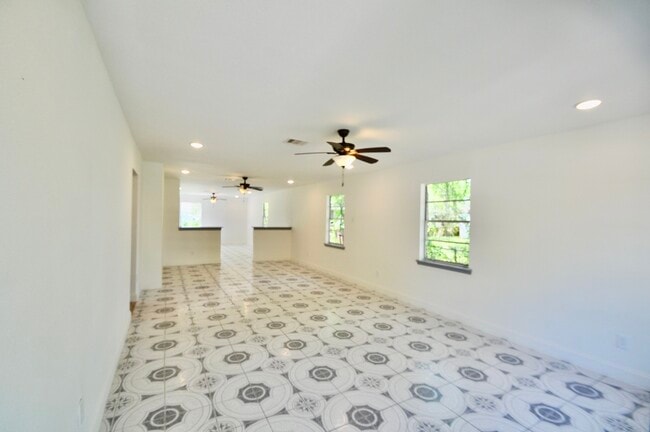 Building Photo - 10610 Fleming Dr