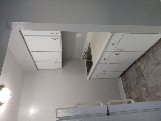 Foto del edificio - 100 Laurel Pl