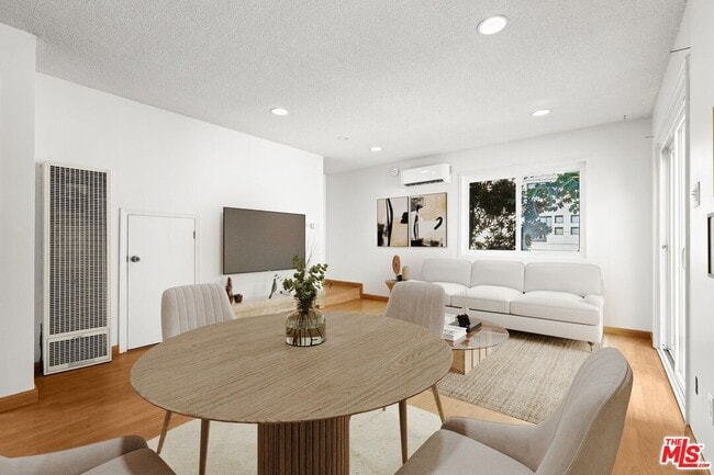 Foto del edificio - 648 N Grand Ave