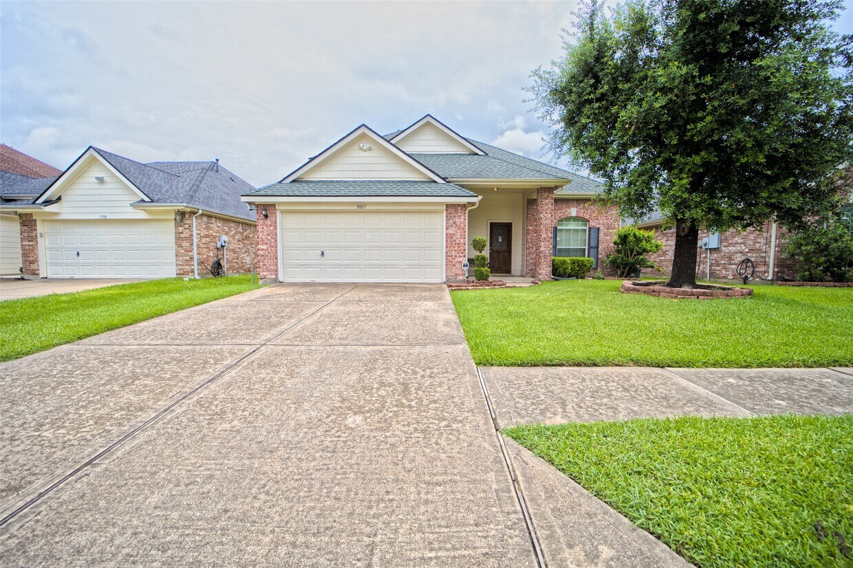 Foto principal - 8003 Beech Park Ln