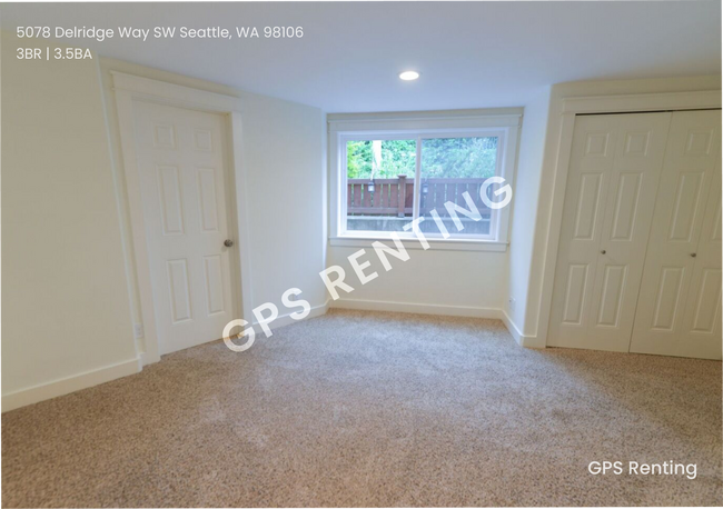 Building Photo - 3 Bedroom Townhome In Delridge Available Now!