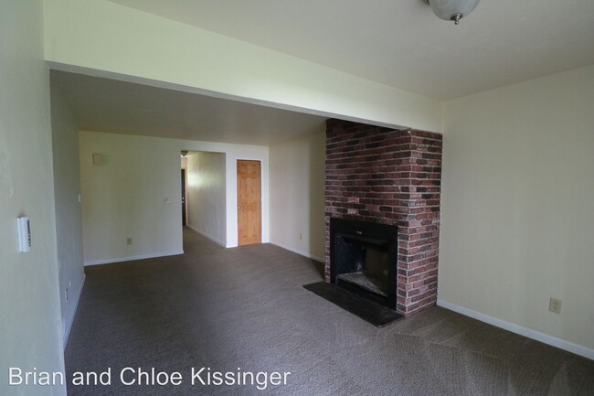 Building Photo - 706 Torrey Ln