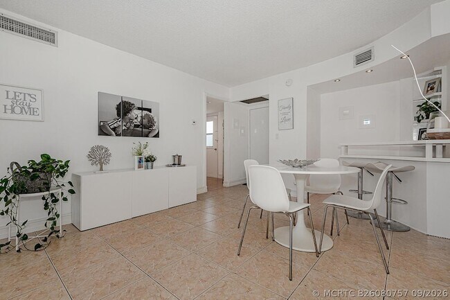 Foto del edificio - 3475 N Country Club Dr