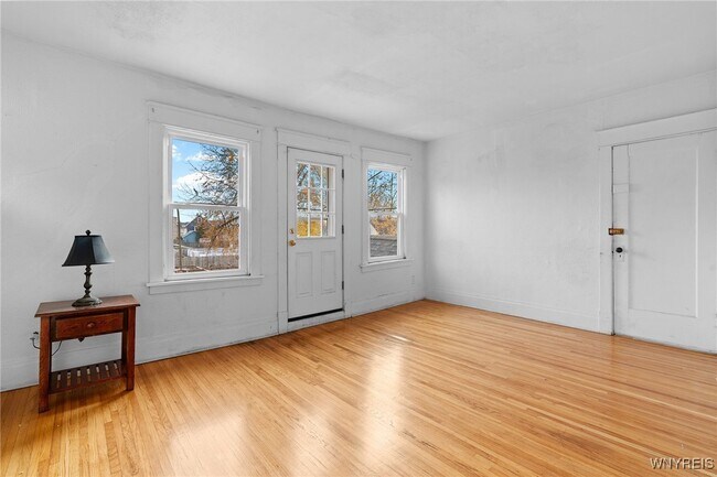 Foto del edificio - 394 Taunton Pl