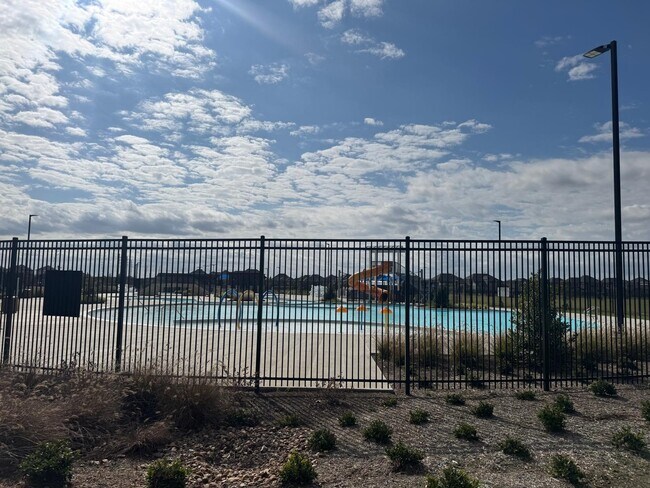 Foto del edificio - 5606 Pearl Vis Dr