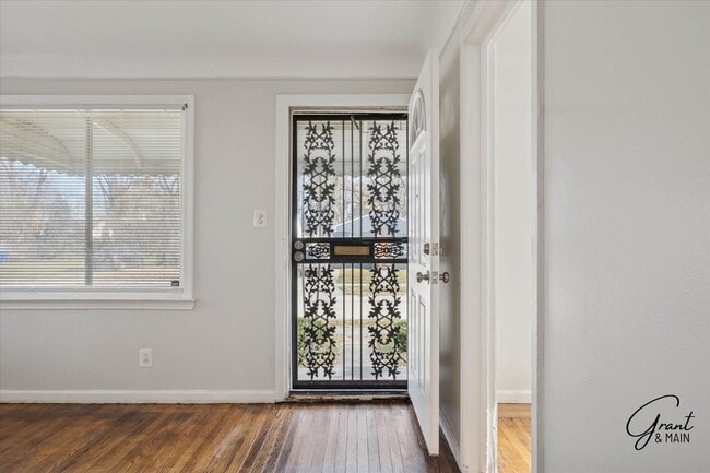 Foto del edificio - 2 bedroom - 2 bath - Detroit gem - $1200