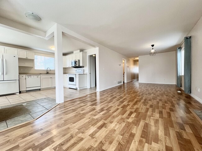 Building Photo - 5614 Kathleen Dr