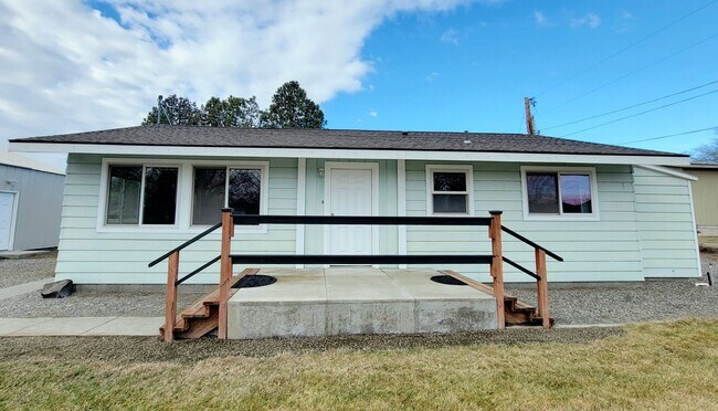 Building Photo - Home with HUGE shop in country setting