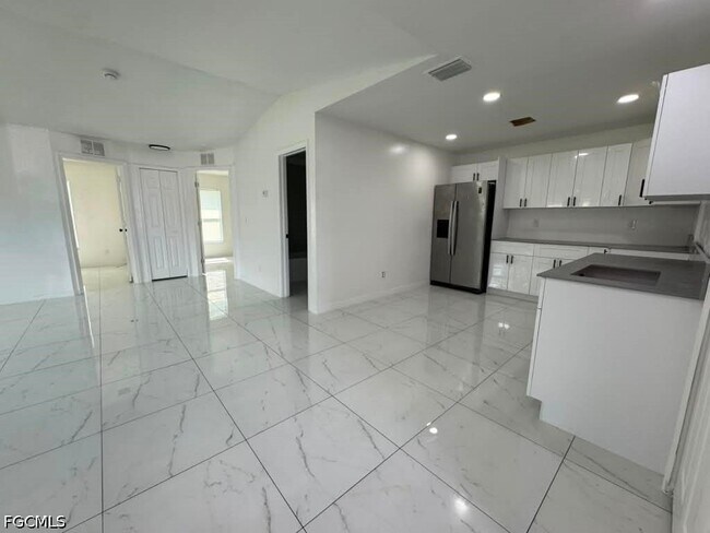 Foto del edificio - 734 Ichabod Ave