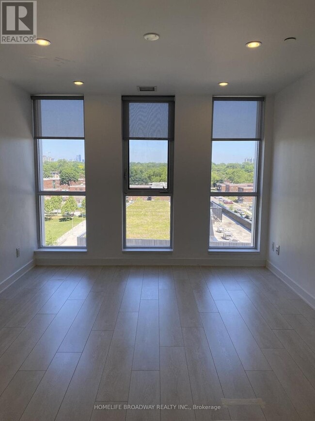 Building Photo - 170 Sumach St