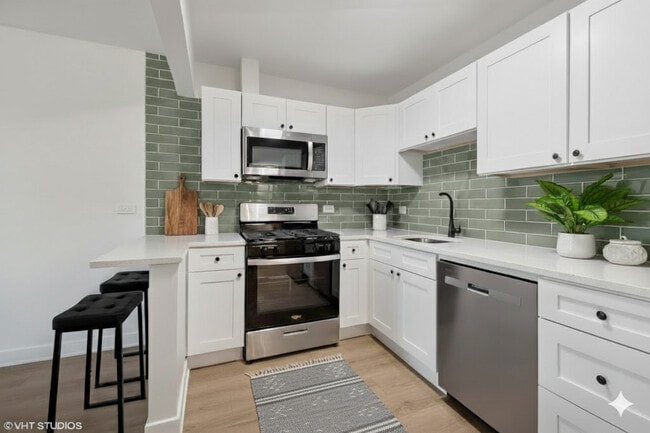 Building Photo - 15701 Lamon Ave