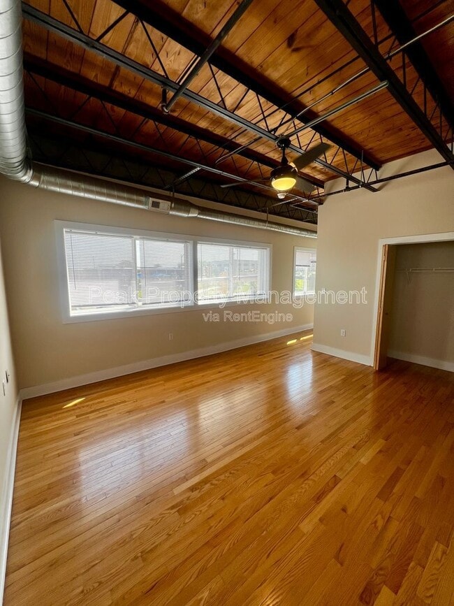 Building Photo - 2709 W Broad St