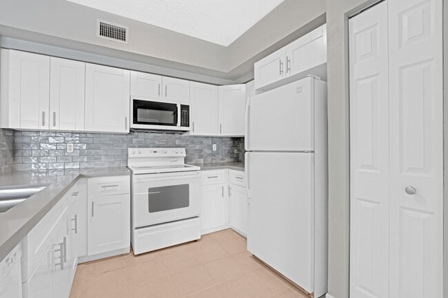 Photo - Modern Living in Miramar – 2 Bed/2 Bath Co... Apartment