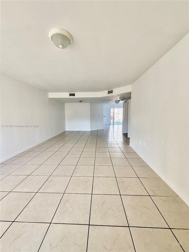 Foto del edificio - 8803 NW 109th Pl
