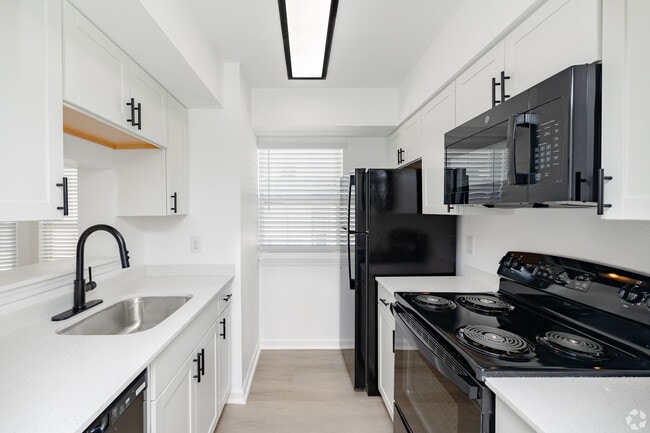 Foto del edificio - ReNew on Cantrell