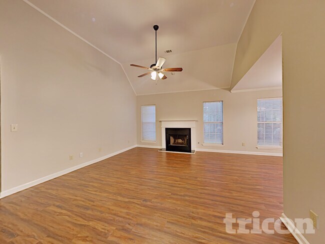 Foto del edificio - 555 Horseshoe Cir