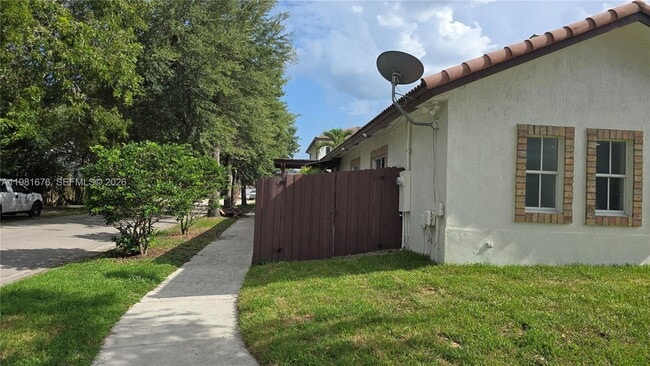 Building Photo - 15826 SW 138th Terrace