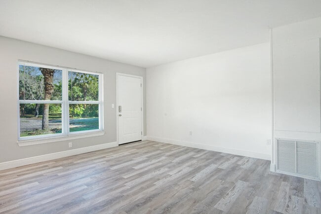 Foto del edificio - 2111 Jacobs Rd